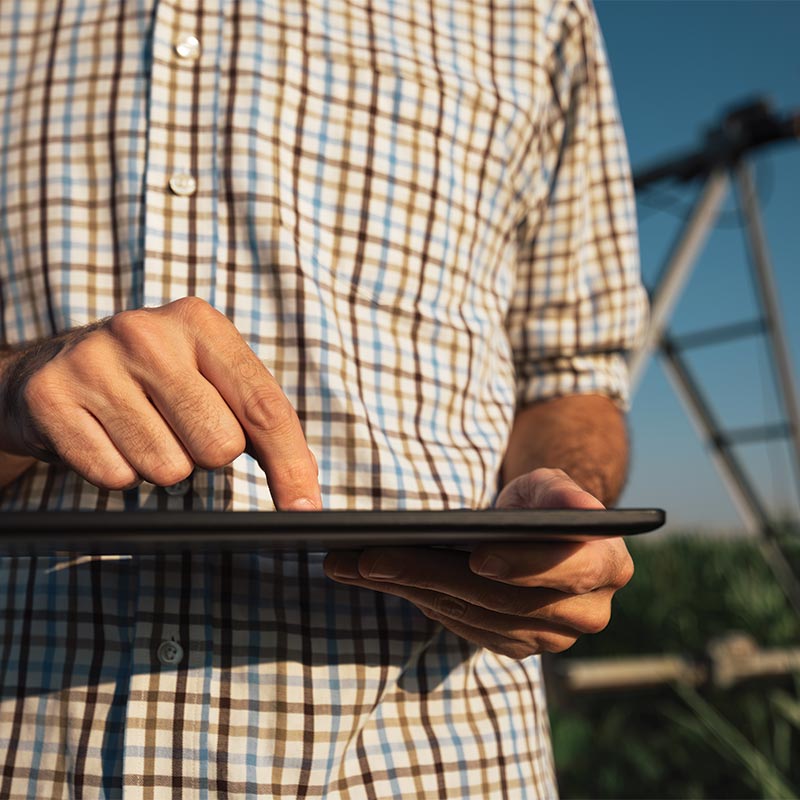 man-on-farm-on-ipad